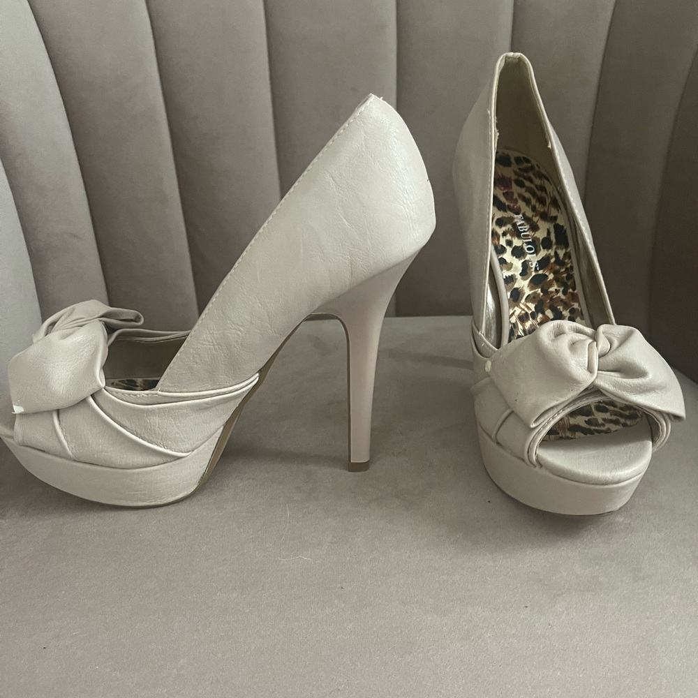 Light pink/nude 4 inch peep toe heels